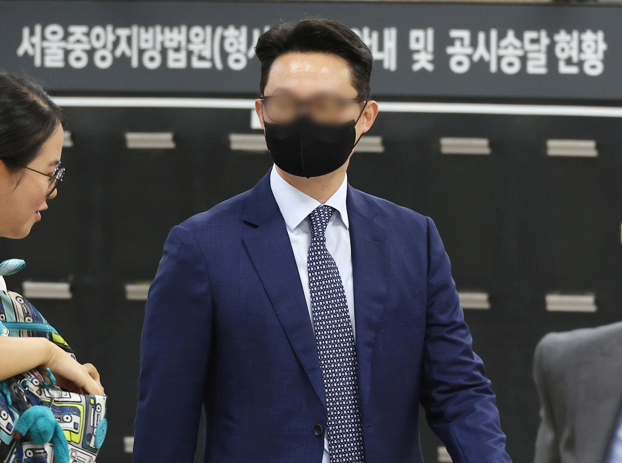 A former high-ranking official of the Unification Church, identified by his surname Yoon, arrives at the Seoul Central District Court in Seocho-gu, southern Seoul, for a detention warrant hearing on July 30. (Yonhap)