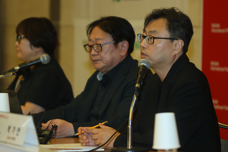 BIFF Executive Director Jung Han-seok speaks at the 30th Busan International Film Festival press conference at the Korea Chamber of Commerce and Industry in Seoul, Tuesday. (Yonhap)