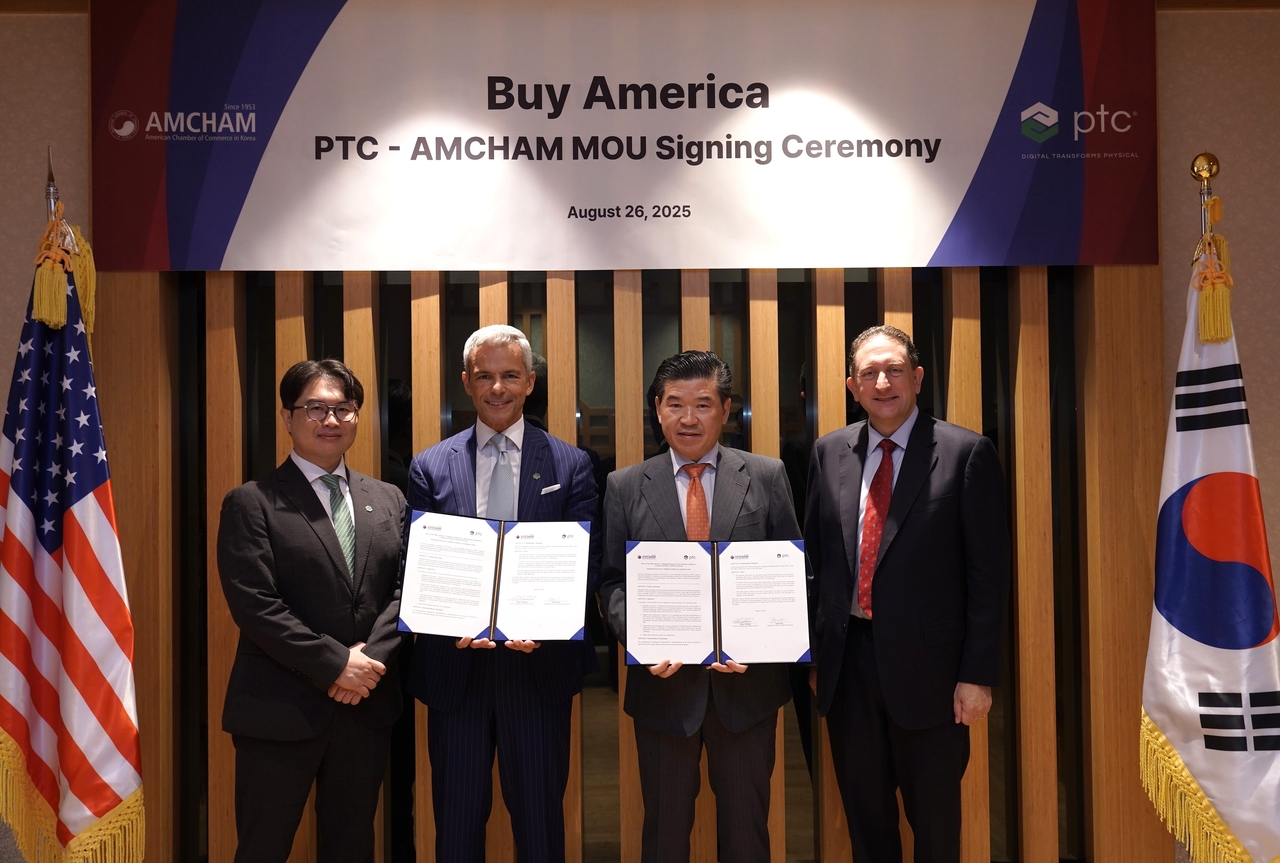 From left: General Manager of PTC Korea Alex Kim, Executive Vice President and Chief Revenue Officer of PTC Robert Dahdah, Chairman and CEO of AmCham James Kim and Deputy Chief of Mission at the US Embassy in Seoul James Heller pose for a photo at the signing ceremony in Seoul on Tuesday. (AmCham)