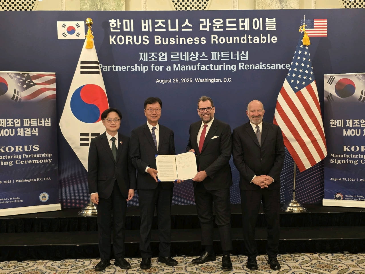 From left: Kim Jung-kwan, Korea's Minister of Trade, Industry and Energy; Choi Sung-an, CEO of Samsung Heavy Industries; Francesco Valente, CEO of Vigor Marine Group and Howard Lutnick, US Secretary of Commerce, pose for a photo during the Korea-US business roundtable at the InterContinental The Willard in Washington on Monday. (Samsung Heavy Industries)