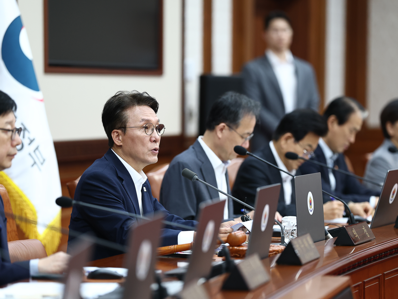 Prime Minister Kim Min-seok speaks during a Cabinet meeting at the government complex in Jongno-gu, Seoul, on Tuesday. (Yonhap)