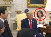 “저 사람 누구야?” 트럼프 옆 ‘씬 스틸러’ 한국어 통역…전업주부 출신 영웅 ‘닥터 리’