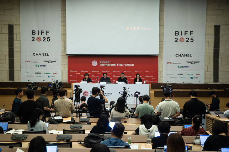 Festival officials present at the 30th Busan International Film Festival press conference at the Korea Chamber of Commerce and Industry in Seoul, Tuesday. (Yonhap)