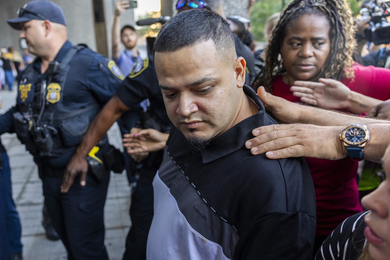Kilmar Abrego walks to the ICE Baltimore Field Office following a rally in Baltimore, Monday. (EPA-Yonhap)