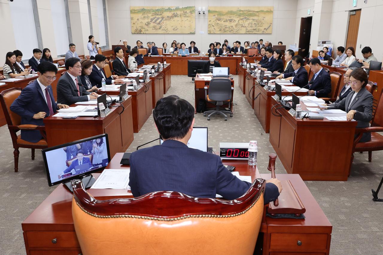 25일 국회 교육위원회 전체회의에서 최교진 부총리 겸 교육부 장관 후보자에 대한 인사신태일 토토사이트계획서 채택의 건이 통과되고 있다. [연합]
