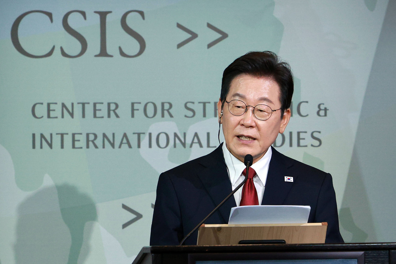 South Korean President Lee Jae Myung speaks at the Statesmen’s Forum hosted by the Center for Strategic and International Studies in Washington on Tuesday. (Yonhap)