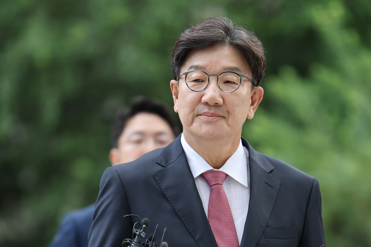 Rep. Kweon Seong-dong of the main opposition People Power Party arrives at the office of special counsel Min Joong-ki in downtown Seoul on Wednesday. (Yonhap)