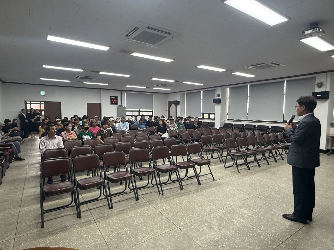 상주시는 외국인 계절근로자의 안정적 근로환경 조성을 위해 준수사항에 대한 필수 의무교육을 실시했다.[상주시 제공]