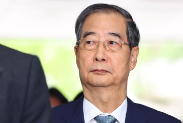 Court dismisses detention warrant for ex-PM Han Duck-soo