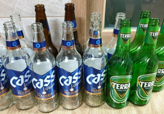 소주병과 맥주병.[X(구 트위터) 갈무리]
