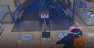 Woman in cat mask runs amok with knives, answers 'meow' to police officers