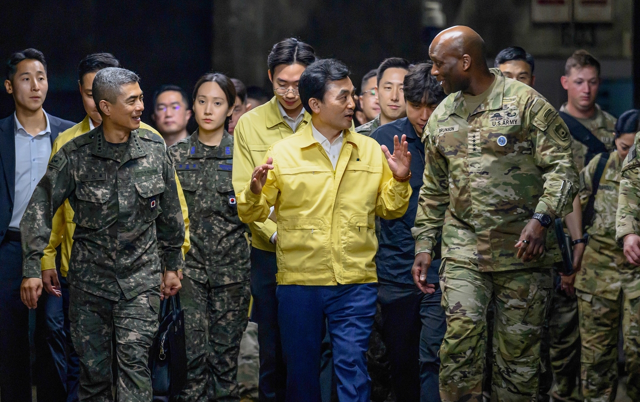 This Aug. 20, 2025, file photo provided by the defense ministry shows Defense Minister Ahn Gyu-back (center) speaking to US Forces Korea Commander Gen. Xavier Brunson (right) during Ahn's visit to CP Tango, a key wartime command. (Yonhap)