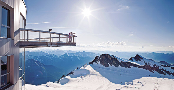 This file photo shows the ‘Top of Salzburg,’ located at an elevation of 3,029 meters in the Alps. (Herald DB)