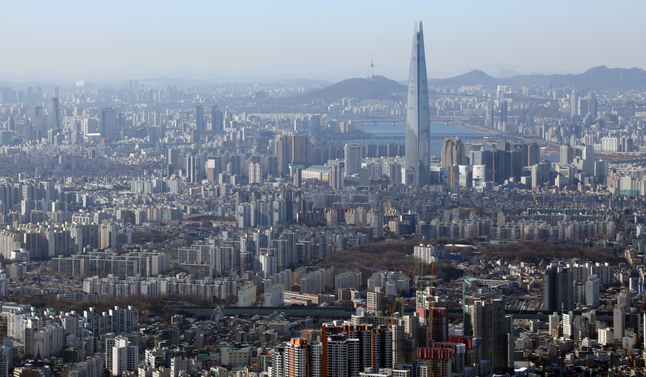 This file photo shows skyscrapers in downtown Seoul. (Herald DB)