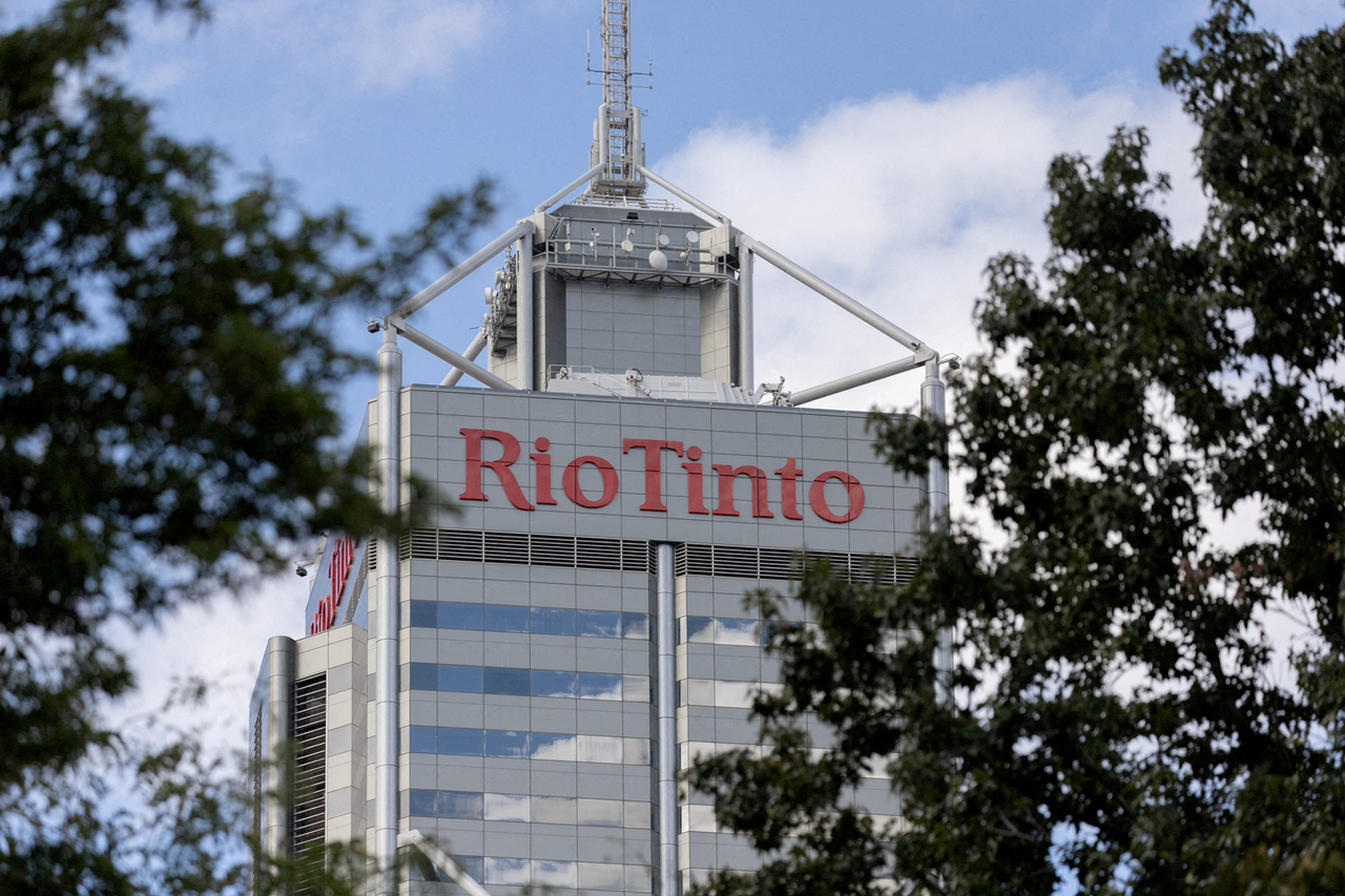 지난 4월 19일(현지시간) 호주 퍼스에서 촬영된 리오 틴토(Rio Tinto) 로고 모습. [로이터]