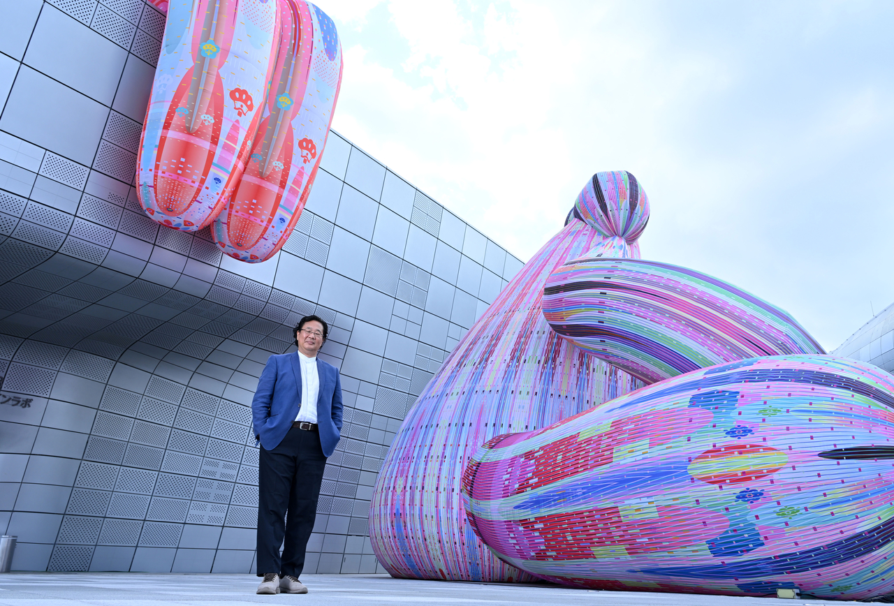 Cha Kang-heui, CEO of the Seoul Design Foundation, poses ahead of an interview at Dongdaemun Design Plaza in Jung-gu, Seoul, Tuesday. (Im Se-jun/The Korea Herald)