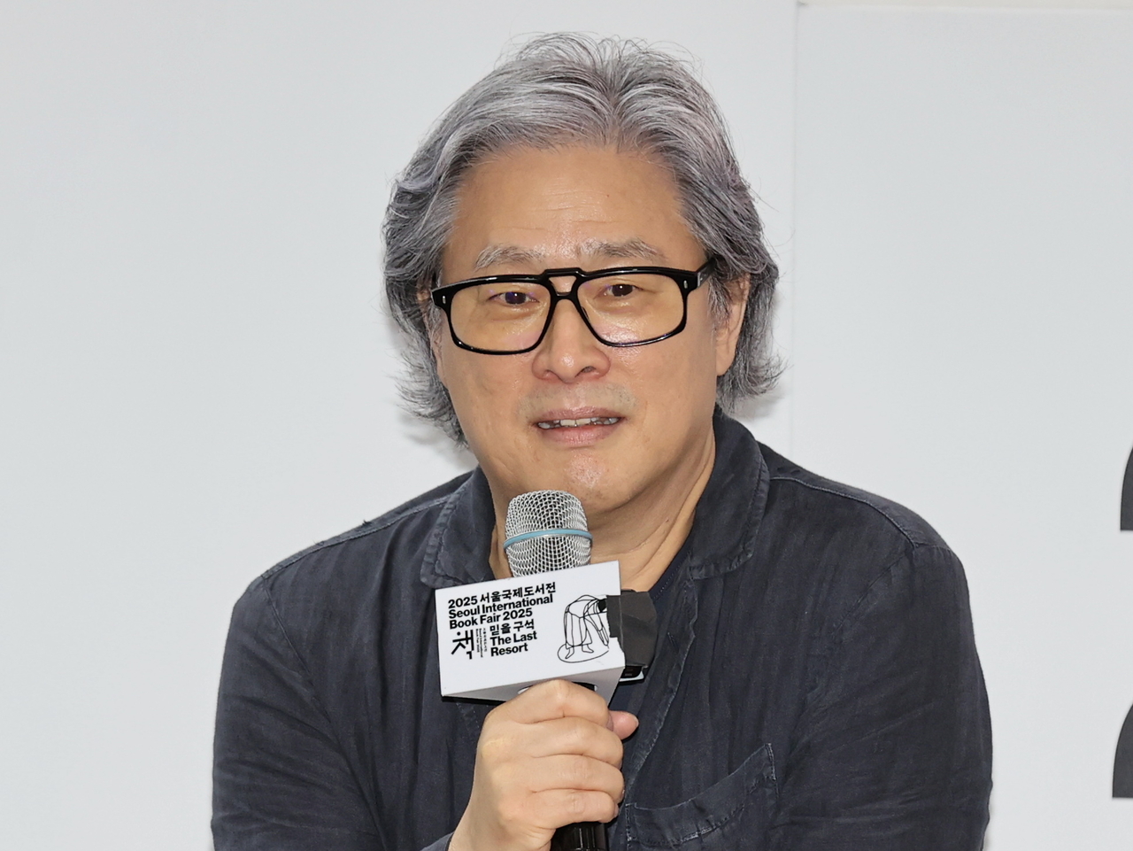 Park Chan-wook speaks during a session at the 2025 Seoul International Book Fair held at Coex on Friday. (Yonhap)