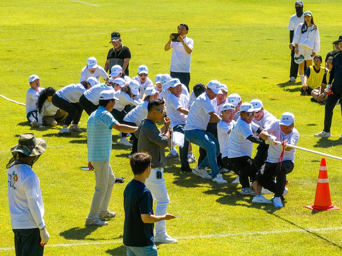 지난해 열린  체육대회에서 영차영차 화합 줄당기기 대회모습