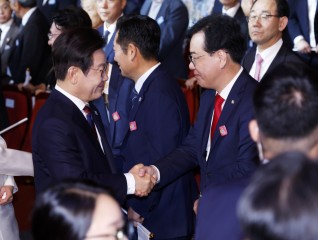 토토사이트 테이블실 “李토토사이트 테이블-여야 지도부 회동 물밑 협의중”