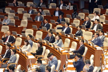 국회의장, 개원식 한복 착용 요청…국힘 “상복 입는다”