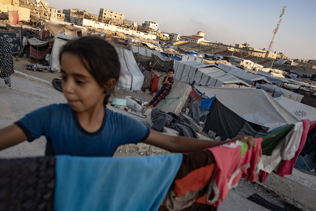 A general view during daily life in the displacement camps in Khan Younis, southern Gaza Strip, Saturday. (EPA-Yonhap)