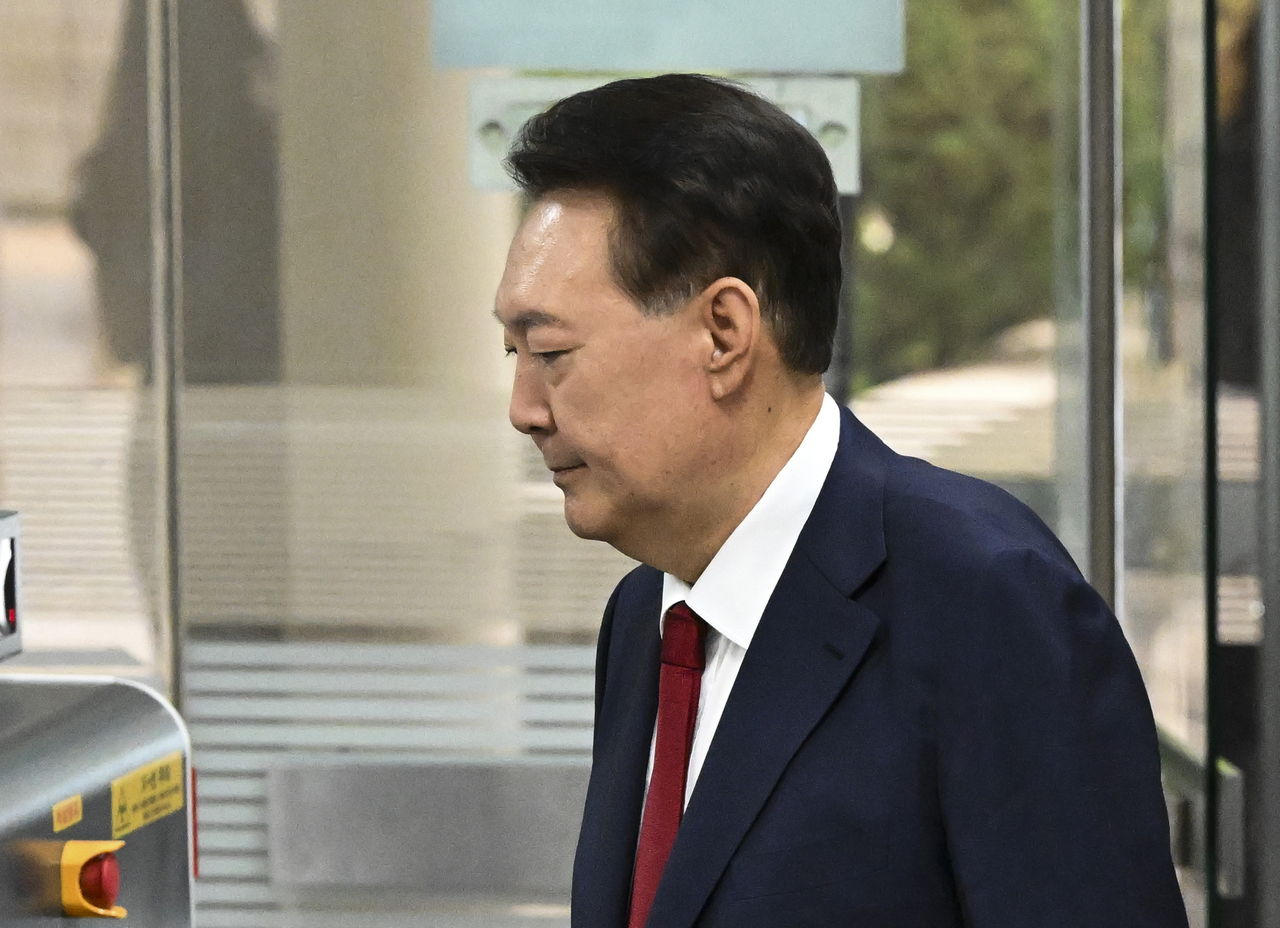 Former President Yoon Suk Yeol appears at the Seoul Central District Court in Seocho-gu, Seoul, on July 9 to attend a warrant hearing. (Joint Press Corps)