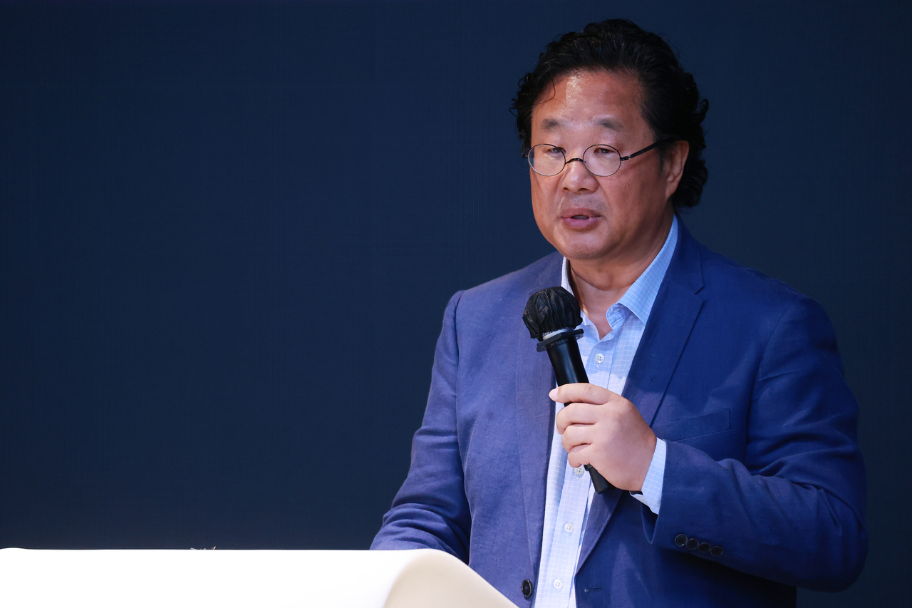 Seoul Design Foundation CEO Cha Kang-heui speaks at the opening ceremony for "Design Miami.In Situ Seoul" held at Dongdaemun Design Plaza in Seoul, Monday. (Yonhap)