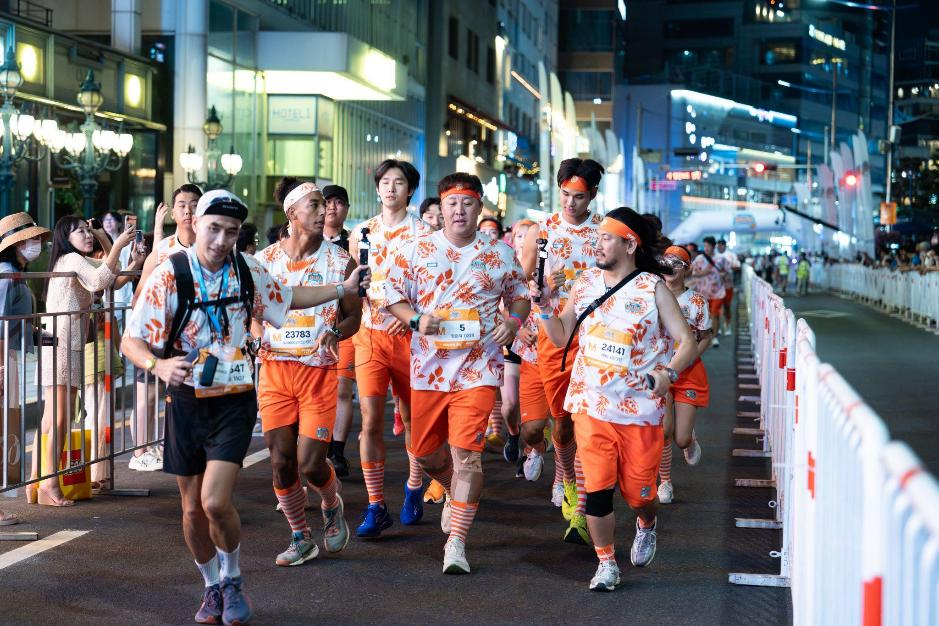 팬들의 응원을 받으며 10km 레이스 완주에 도전하고 있는 정준하. [쿠팡플레이 제공]