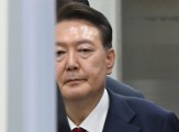 尹, 영치금 3억원 넘게 모았다…개인계좌로 수십차례 이체