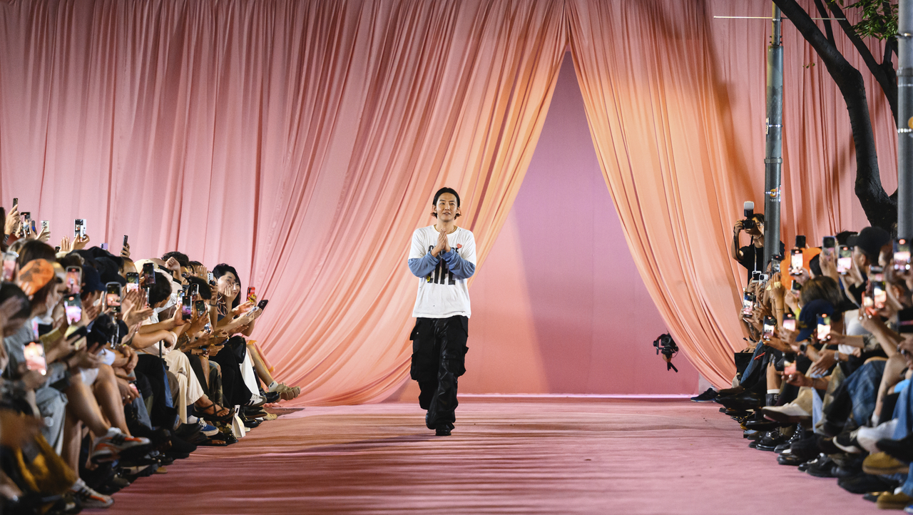 Andersson Bell designer Kim Do-hoon greets visitors after the finale of the brand’s presentation on Deoksugung-gil in Seoul, Monday. (Seoul Fashion Week)
