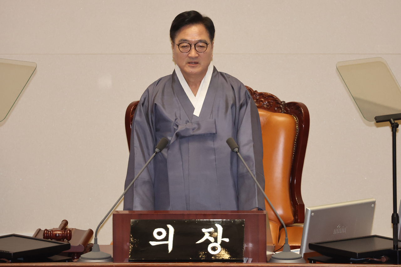 National Assembly Speaker Woo Won-shik, wearing a hanbok, speaks during a plenary session at the National Assembly in Seoul on Monday. (Yonhap)