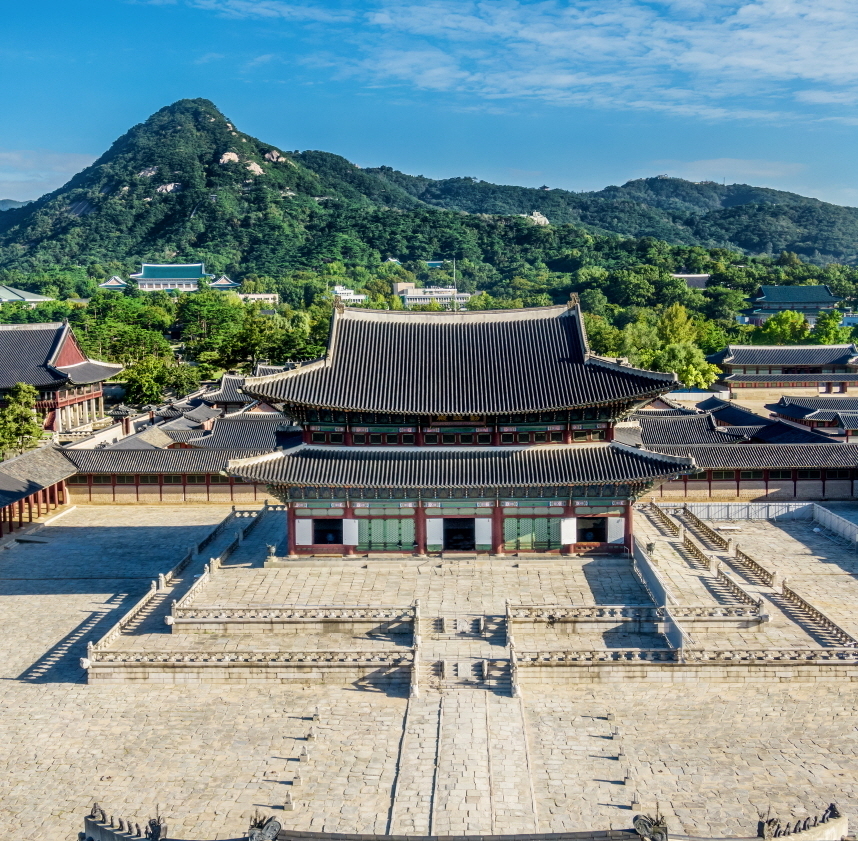 Geunjeongjeon and its woldae, the elevated stone platform, are seen in this undated photo. (Korea Heritage Service)