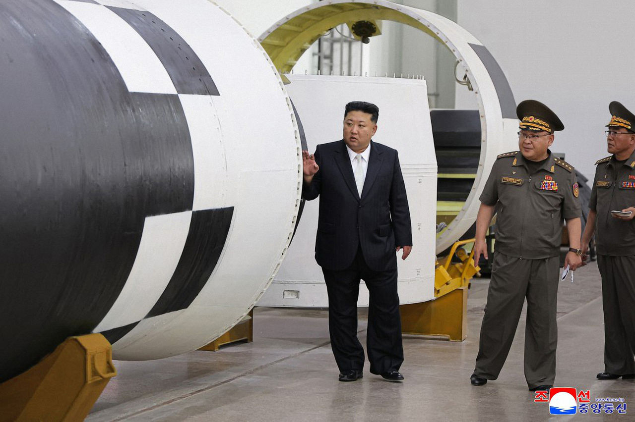 North Korea’s Korean Central News Agency reported Tuesday that leader Kim Jong-un visited the Chemical Materials Institute under the General Missile Bureau on Monday to inspect carbon fiber composite production processes and high-thrust missile engine manufacturing. (Yonhap)