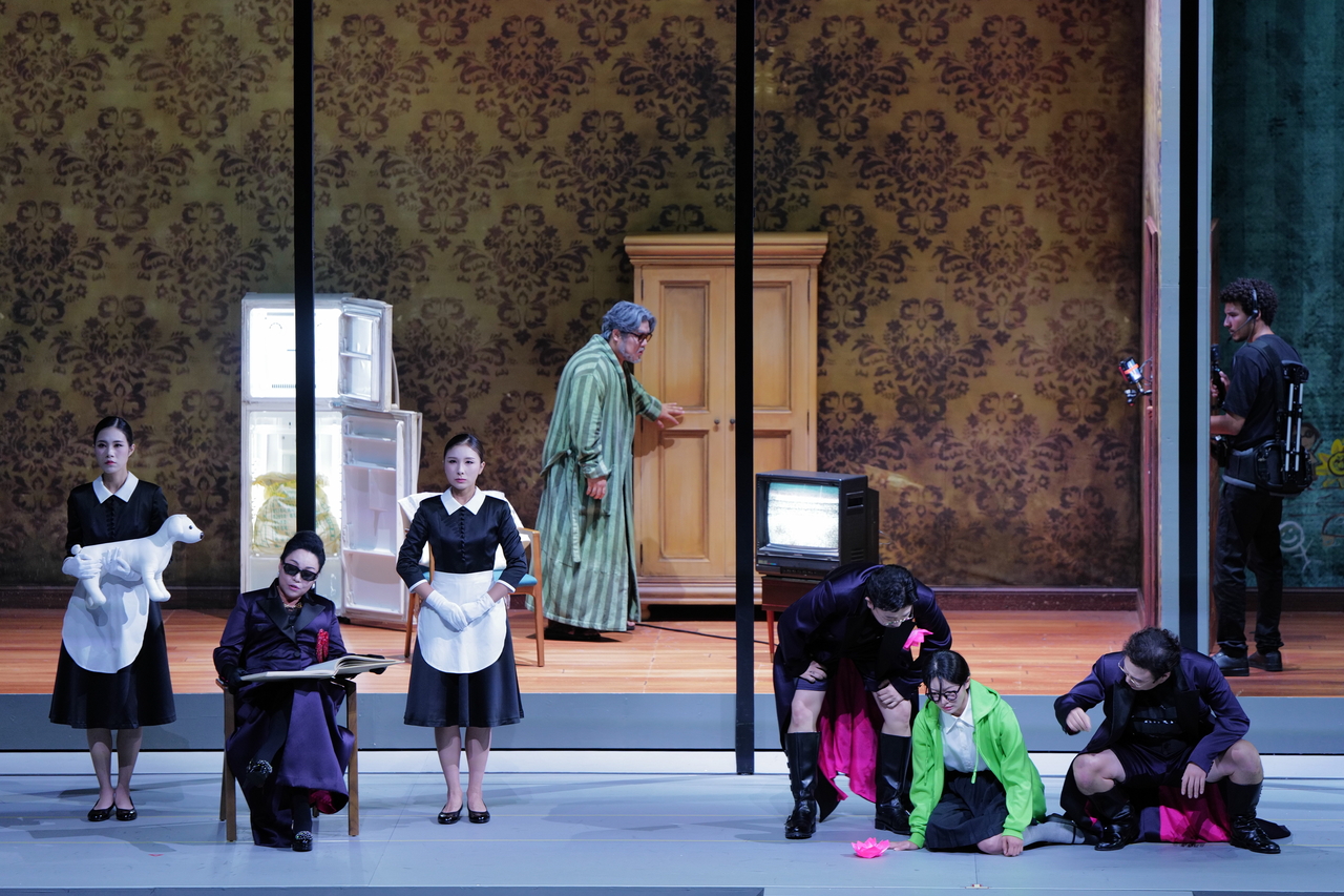 A scene from "Pansori Theater Shim Cheong" (Jeonju International Sori Festival, National Changgeuk Company of Korea)