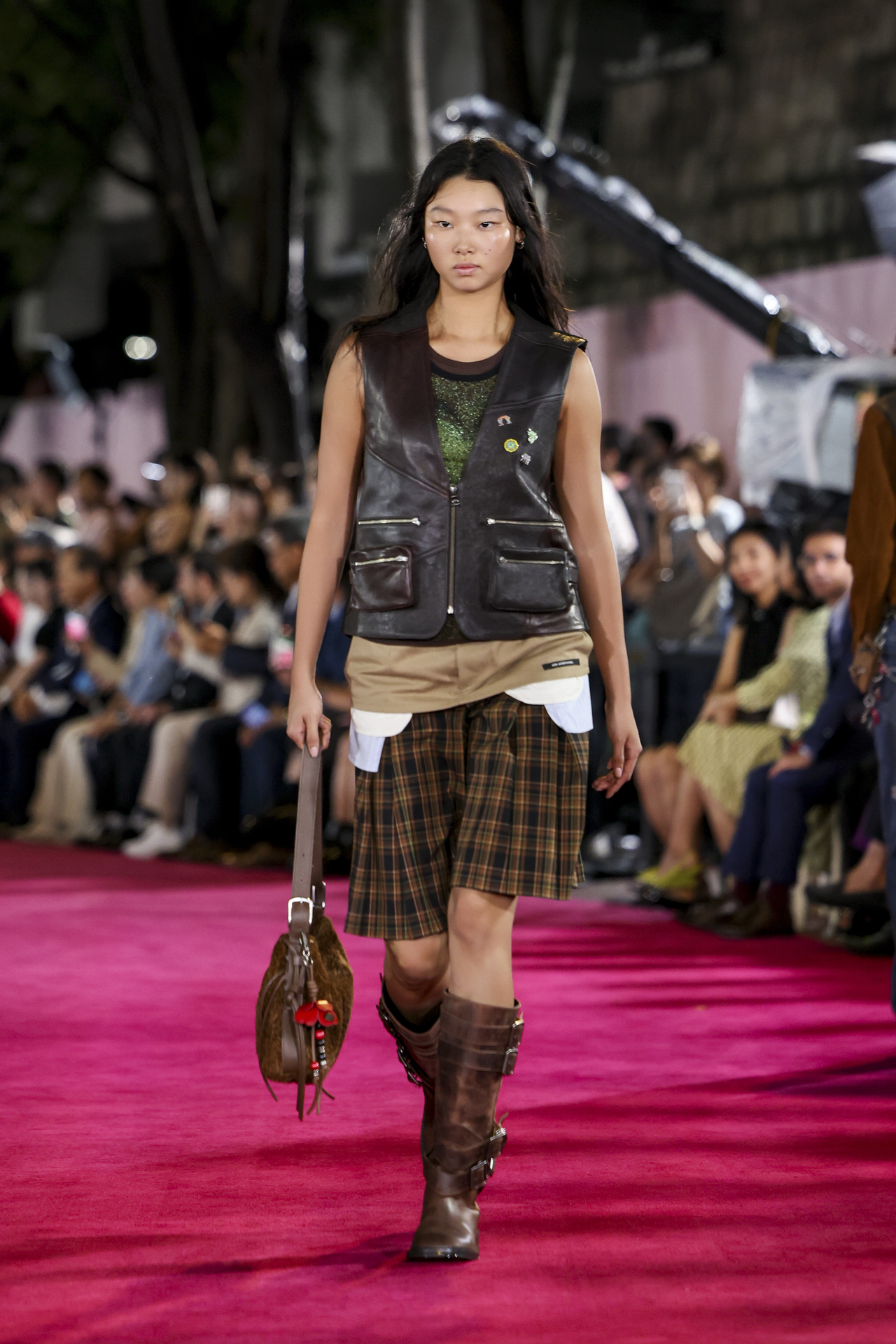 A model presents the Anderson Bell collection on Deoksugung-gil in Seoul, Monday. (Seoul Fashion Week)