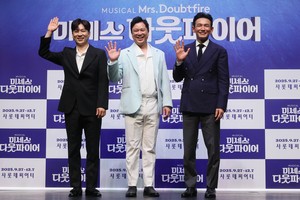 'Mrs. Doubtfire' musical returns, armed with powerful cast