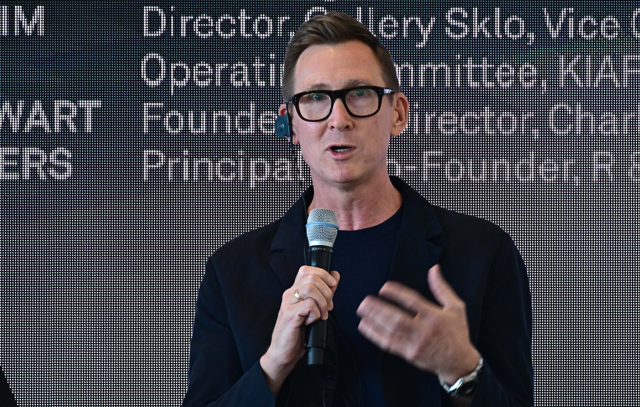 Charles Burnand Gallery founder Simon Stewart (Lee Sang-sub/The Korea Herald)
