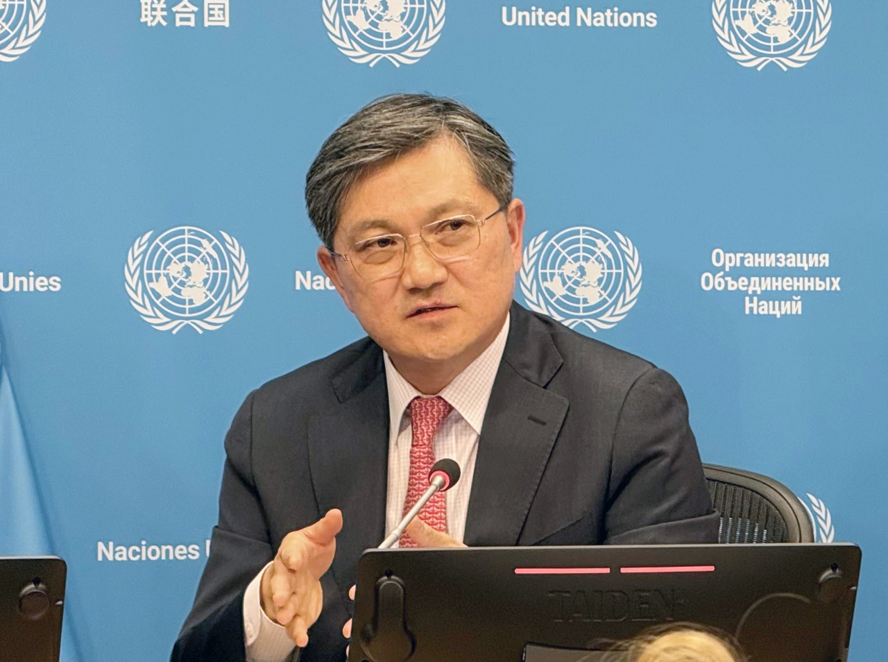 Kim Sang-jin, South Korea's charge d'affaires to the UN, speaks during a press briefing at UN headquarters in New York on Tuesday. (Yonhap)