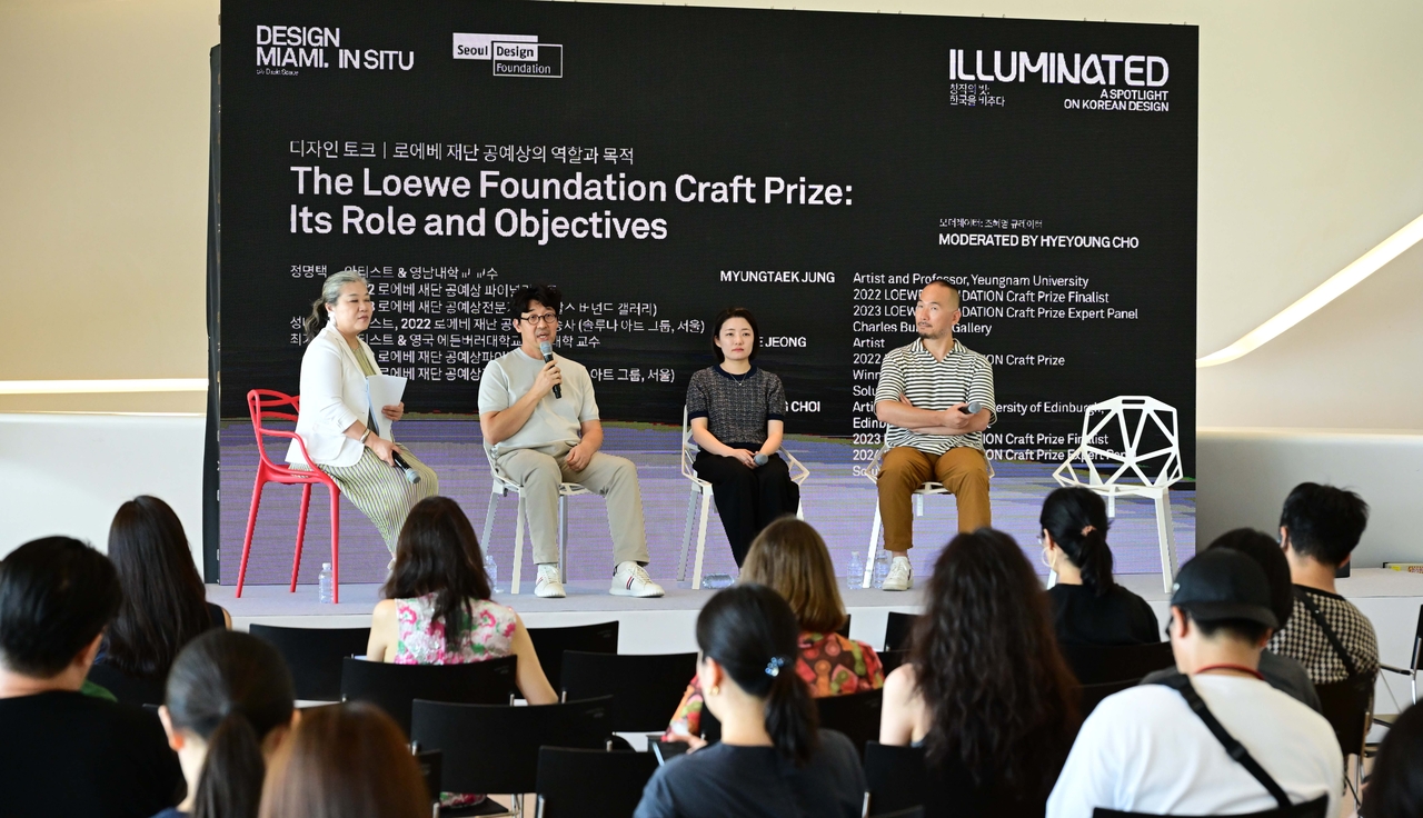 From left: Curator Cho Hye-young; Jung Myung-taek, artist and professor at Yeungnam University; Jeong Da-hye, winner of the  Loewe Foundation Craft Prize in 2022;  and Choi Kee-ryong, artist and professor at the University of Edinburgh, speak at a Design Talk session entitled "The Loewe Foundation Craft Prize: Its Role and Objectives”  on Tuesday at the Dongdaemun Design Plaza in Seoul. (Lee Sang-sub/The Korea Herald)