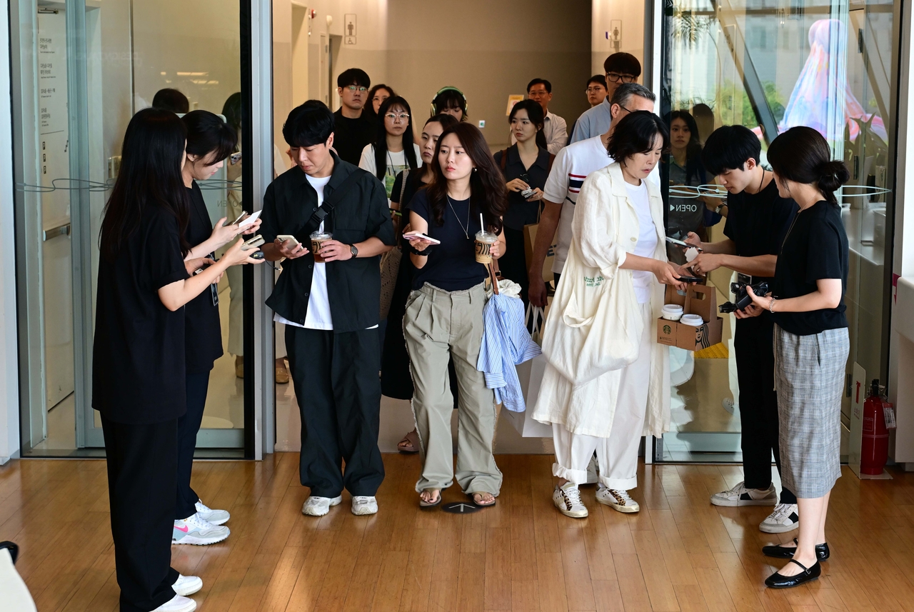 Visitors enter the Design Talks venue at Dongdaemun Design Plaza in Seoul, Tuesday. (Lee Sang-sub/The Korea Herald)