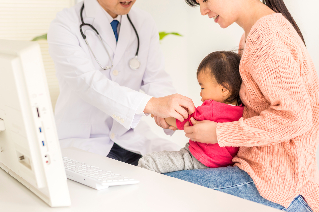 A stock photo of a doctor attending to a child. (123rf)