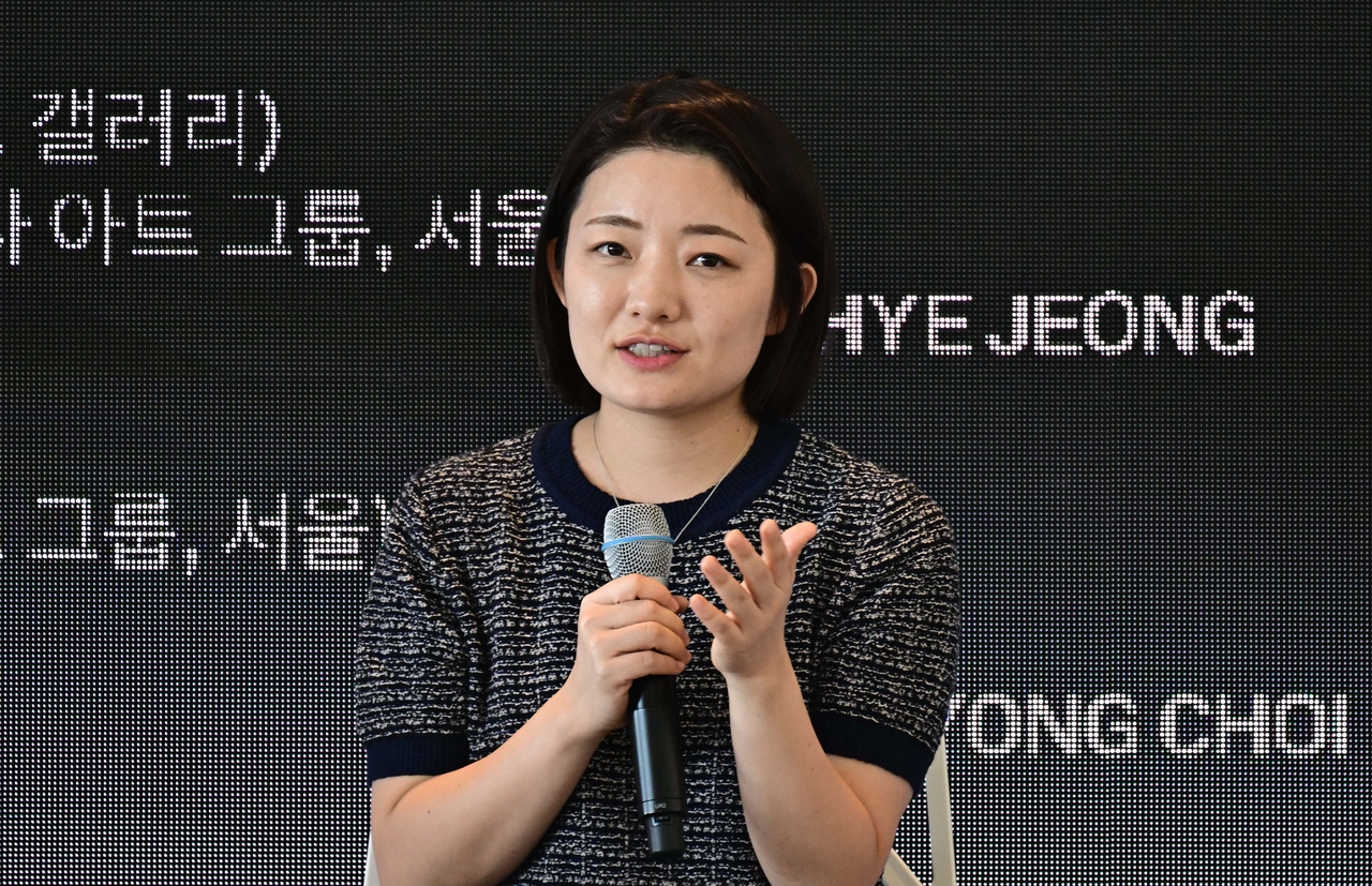 Craft artist Jeong Da-hye, winner of the  Loewe Foundation Craft Prize in 2022  (Lee Sang-sub/The Korea Herald)