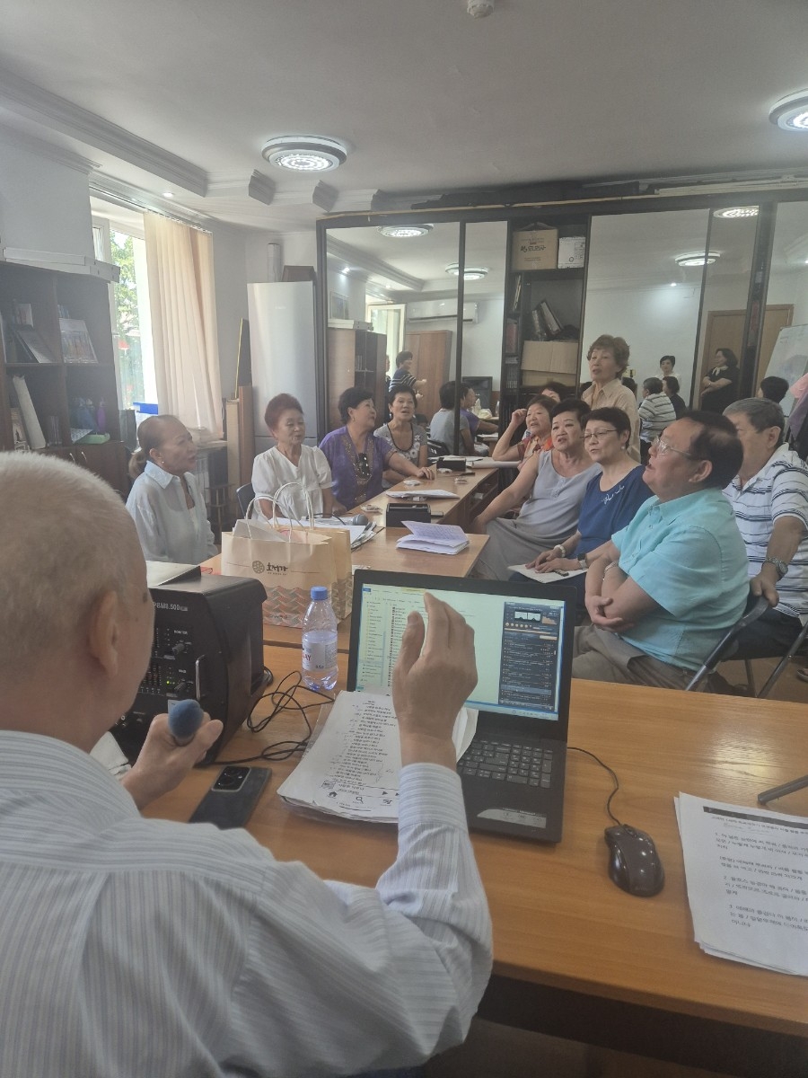 조국의 흙을 부모님 산소에 뿌렸다” 할머니에게 배운 아리랑 90년 만에 고국서 부른다 [세상&] - 헤럴드경제