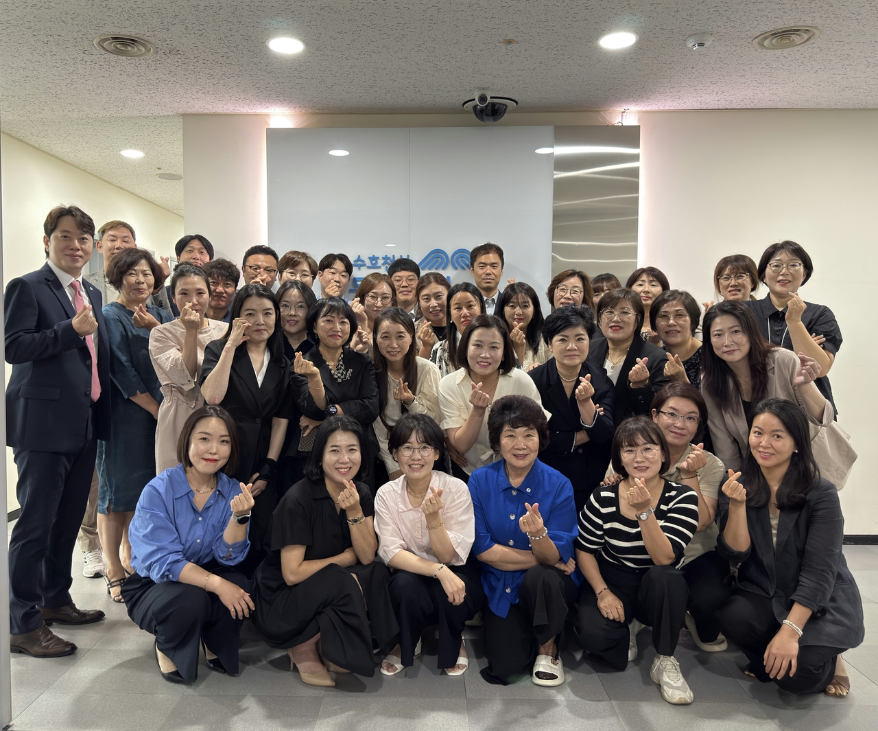 동양생명 제주지점 설계사들이 기념 촬영을 하고 있다.  [동양생명 제공]