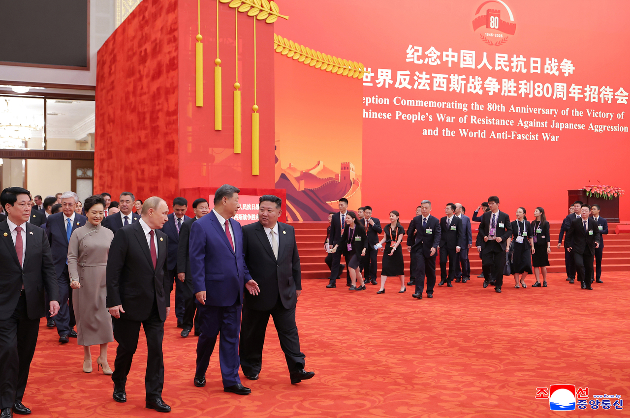 This image shows North Korean leader Kim Jong-un (right, front) entering a banquet hall with Chinese President Xi Jinping (center, front) and Russian President Vladimir Putin (2rd from left) after a military parade in Beijing, China, on Wednesday. (Yonhap)