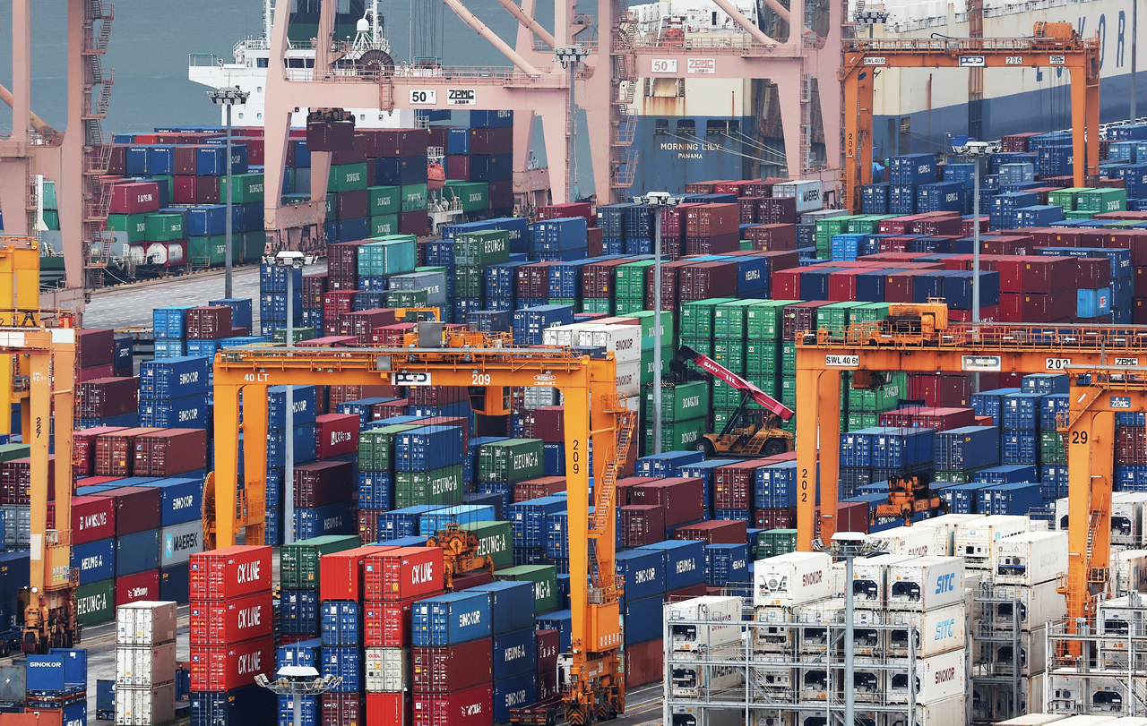 Containers are stacked at a port in Pyeongtaek, south of Seoul, on Aug. 26. (Yonhap)