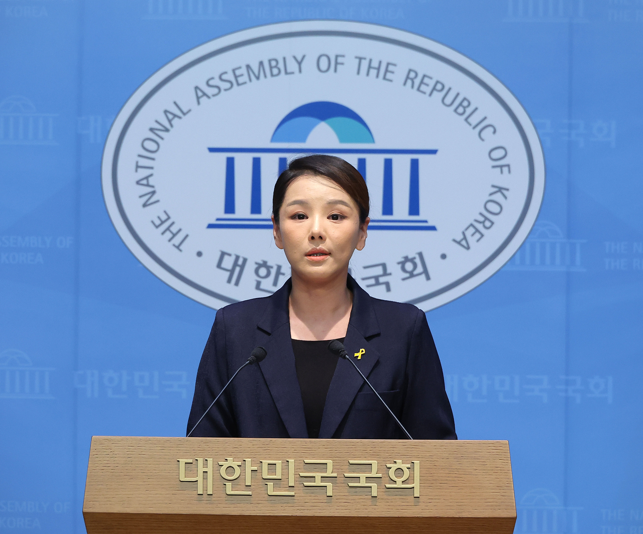 강미정 조국혁신당 레드벨벳 토토이 4일 서울 여의도 국회 소통관에서 당내 성비위 의혹과 관련한 탈당 기자회견을 하고 있다. [연합]