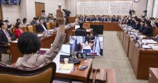 ‘더 센 특검법’ 법사위 통과…3대특검 재판 중계한다