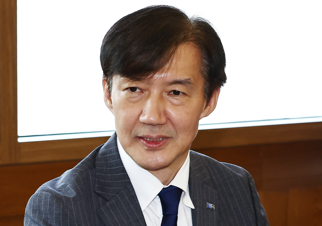 Former Justice Minister Cho Kuk, currently head of the policy think tank at the minor Rebuilding Korea Party, speaks during his visit to Jogye Temple in Seoul on Thursday. (Yonhap)