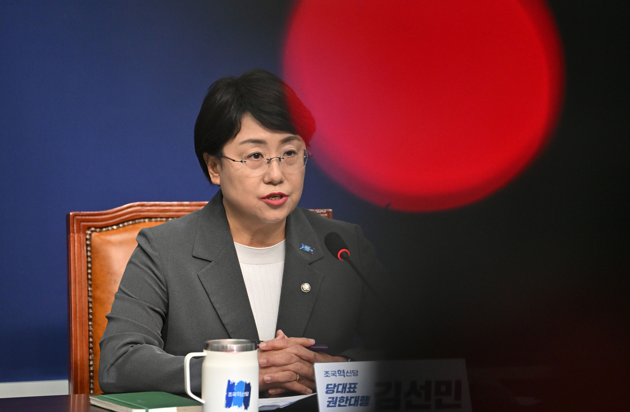 김선민 조국토토사이트 콬 대표 권한대행이 5일 오전 서울 여의도 국회에서 열린 현안 관련 기자간담회에서 당내 성비위 사건과 관련한 입장을 밝히고 있다. 임세준 기자